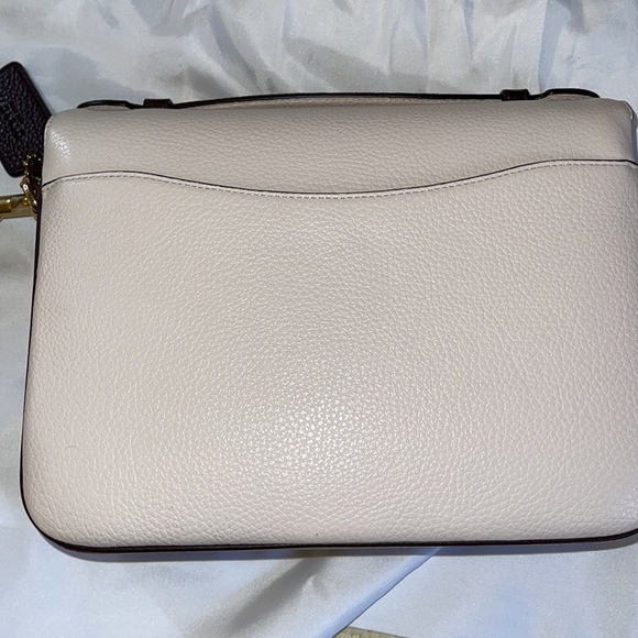 Coach Cassie - Picture 5 of 11